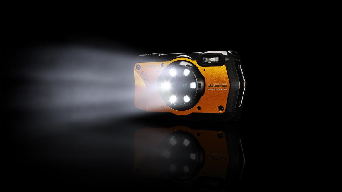 Ricoh WG-6 to dopakowany odporny kompakt z wbudowaną lampą na obiektywie 1