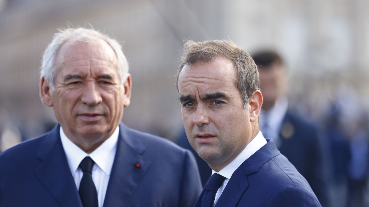 Sebastien Lecornu named new French Prime Minister
epa12365454 (FILE) -  France's Prime Minister Francois Bayrou (L) and France's Minister of Armed Forces Sebastien Lecornu (R) arrive to the annual Bastille Day military parade in Paris, France, 14 July 2025 (reissued on 09 September 2025). The Elysee Palace announced on 09 September that Sebastien Lecornu has been named the country's new Prime Minister. Lecornu succeeds Francois Bayrou who was ousted on 08 September after losing a confidence vote in parliament.  EPA/MOHAMMED BADRA 
Dostawca: PAP/EPA.
MOHAMMED BADRA
bastille, celebration, BASTILLE, National Day