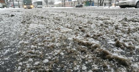 Lubelskie: Atak zimy. Trudne warunki na drogach w naszym regionie