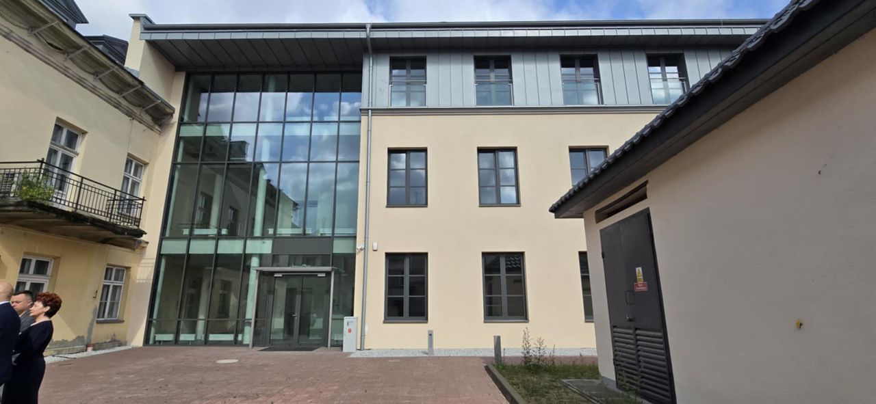 Prawe skrzydło Urzędu Stanu Cywilnego 