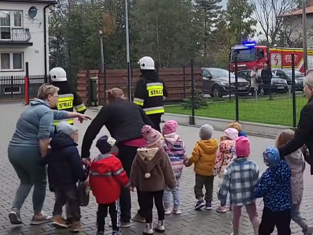 Rodzice oburzeni po próbnej ewakuacji żłobka. "Szacun dla organizatora, chyba jest bezdzietny"