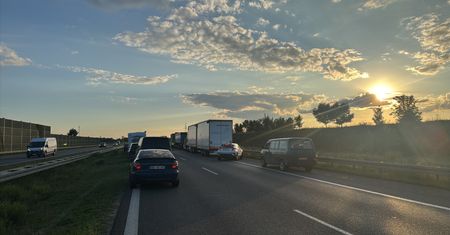 Pożar samochodu na A2. Doszło do samozapłonu