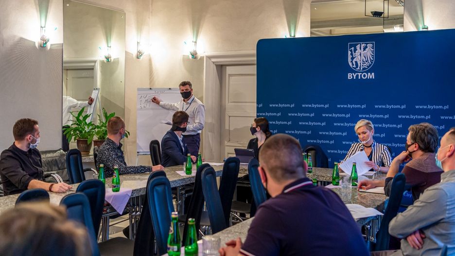 Bytom. Prezydent Mariusz Wołosz zadeklarował zwolnienie przedsiębiorców z opłaty za zezwolenie na sprzedaż napojów alkoholowych.