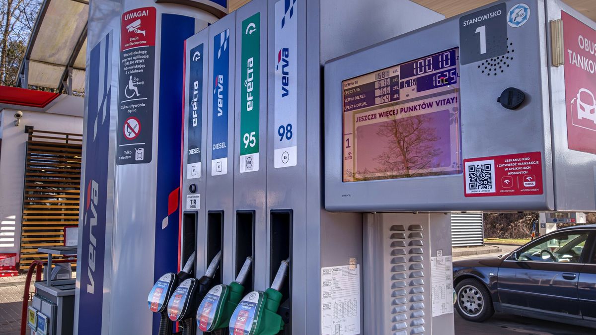 Reporter archiwum 2026 04
01.04.2026 Ruciane-Nida, woj. warminsko-mazurskie. Tankowanie na stacji paliw Orlen (zdj. ilustracyjne).  fot. Eryk Stawinski/REPORTER
Eryk Stawinski/REPORTER
