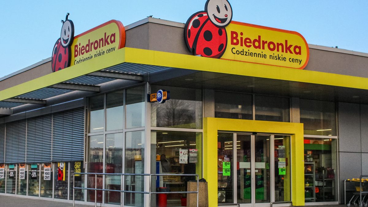 Z okazji zakończenia roku szkolnego sklepy Biedronka przygotowały wielką promocje na lody Ekipy. 