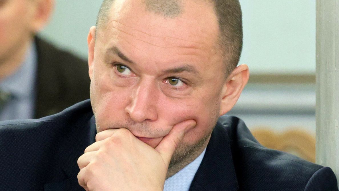 Auto sędziego uderzyło w drzewo. "Mamy wyniki wydychanego powietrza"