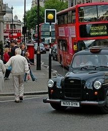 Rozmowy w sprawie Brexit będą "koszmarem". Funt może jeszcze stracić