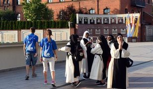 Oszuści w koszulkach ŚDM. Na ulicach Krakowa wyłudzali pieniądze