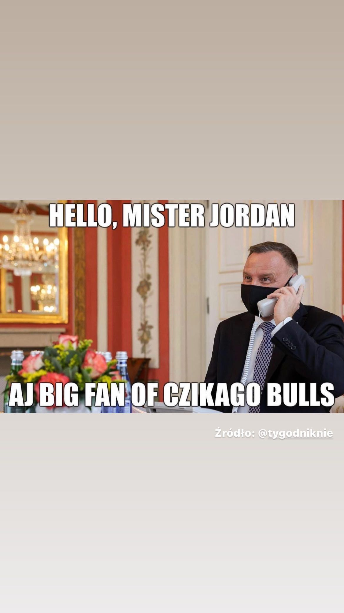 Memy z Andrzejem Dudą rozmawiającym przez telefon