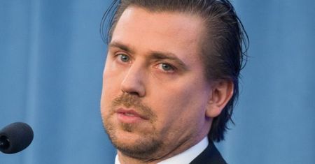 Agent Tomek musi zwrócić 8 milionów wydanych na deskorolki dla niepełnosprawnych