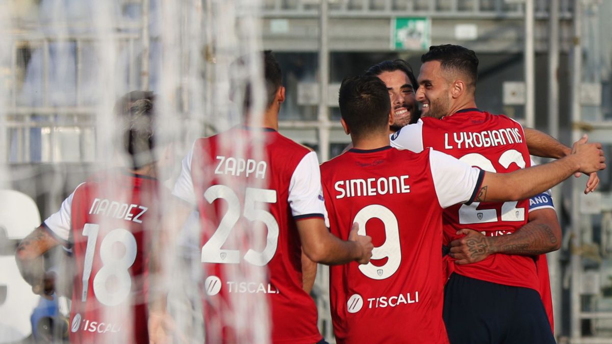 PAP/EPA / Fabio Murru / Na zdjęciu: radość piłkarzy Cagliari Calcio