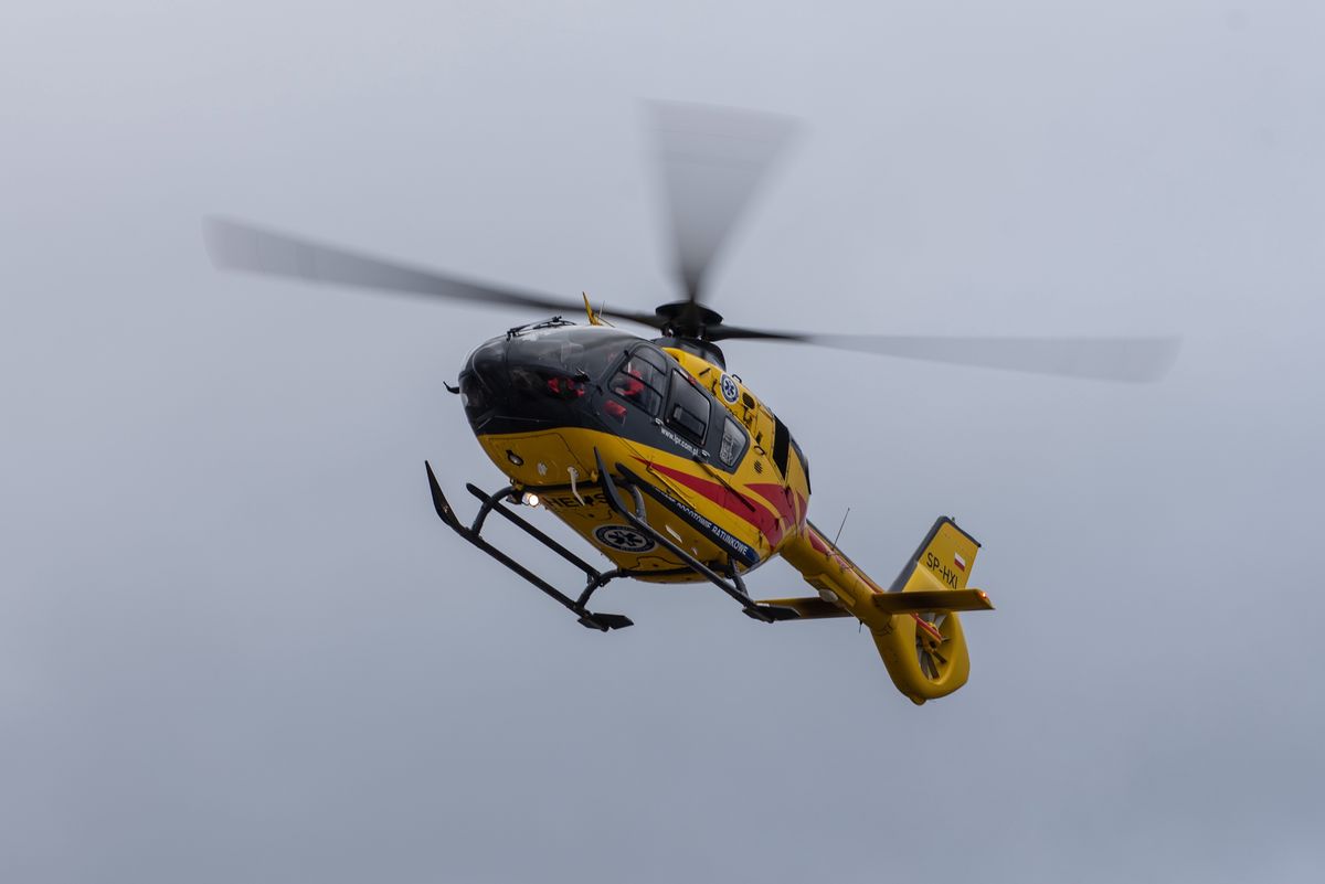 Wypadek w Małopolsce. Ciężko ranną kobietę w ciąży przetransportował do szpitala helikopter LPR 