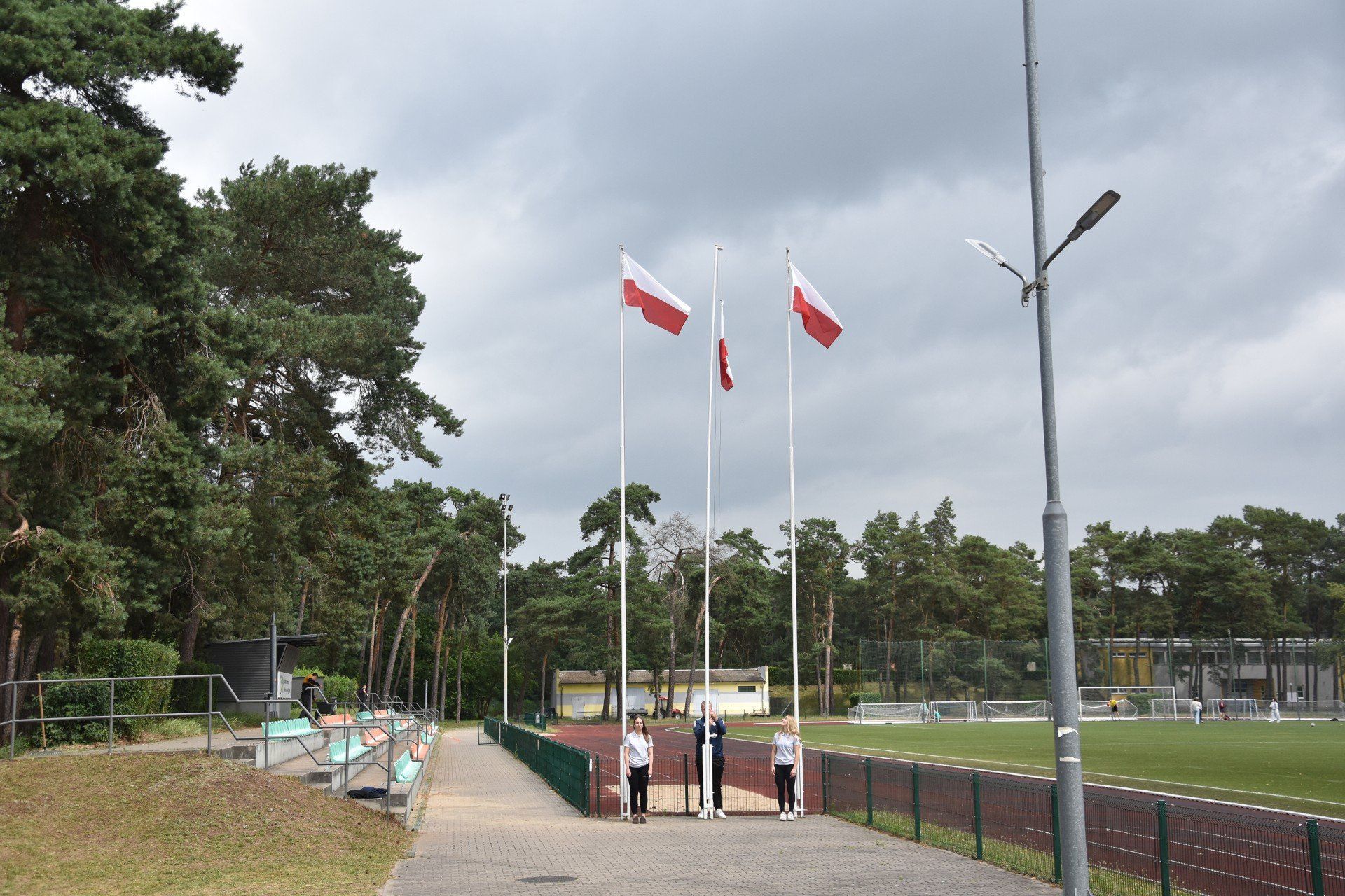 Uroczyste wciągnięcie flagi na maszt