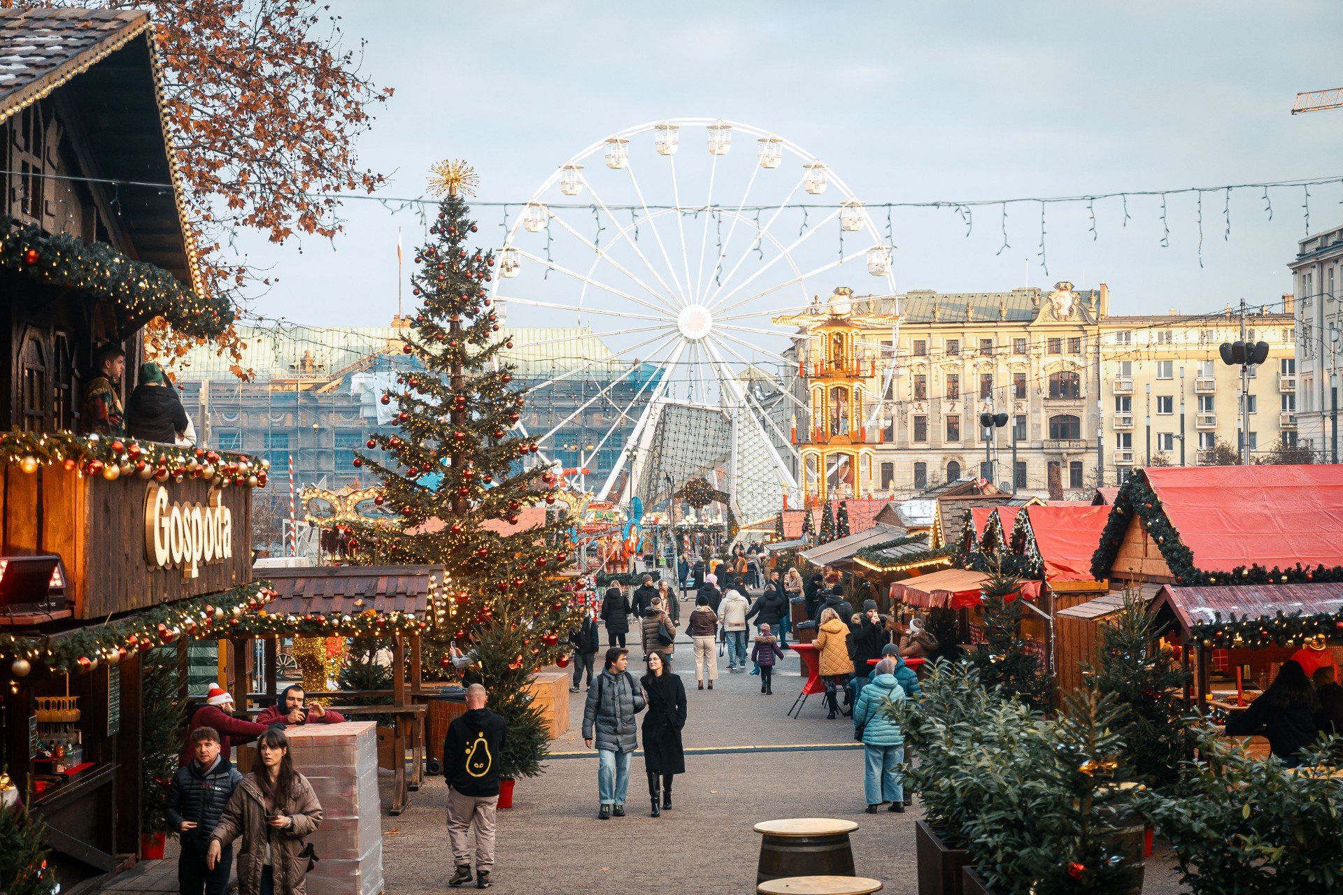 Jarmark na placu Wolności w pierwszy dzień grudnia