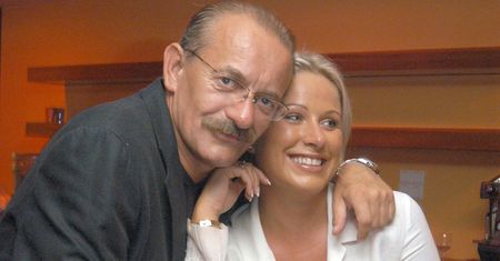 Ma młodszą o 20 lat żonę. Zobaczył ją na widowni
