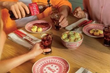 Coca-Cola i Bolesławiec łączą siły. Druga odsłona kultowej kolekcji i liczne nagrody