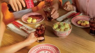 Coca-Cola i Bolesławiec łączą siły. Druga odsłona kultowej kolekcji i liczne nagrody