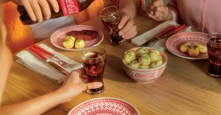 Coca-Cola i Bolesławiec łączą siły. Druga odsłona kultowej kolekcji i liczne nagrody