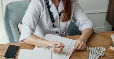 18-latka udawała lekarkę. Wyłudziła ponad 100 tys. w trzy miesiące