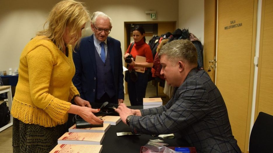 &#34;Rocznik Zduńskowolski&#34; jest już dostępny dla czytelników. W Ratuszu odbyła się promocja wydawnictwa