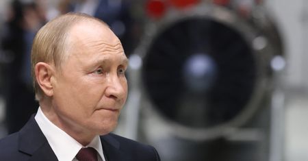 Kupują więcej ropy z Rosji. Reakcja G7: "Weźmiemy na cel"