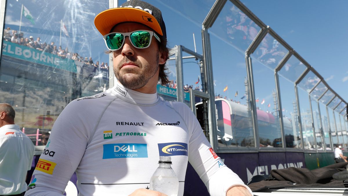 Fernando Alonso na torze Albert Park w Melbourne