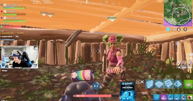 Kadr ze wspólnej gry Tylera Blevinsa, Dele Allego, Harry'ego Kane'a i Kierana Trippiera. Na pierwszym planie postać Dele Allego.