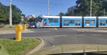 Wrocław. Wypadek tramwaju na Kozanowie. Uwaga na utrudnienia