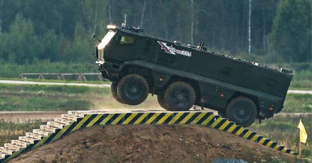 Rosyjski Kamaz Tajfun-K jednak nie jest "niezniszczalny". Jest jeden słaby punkt