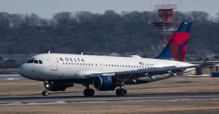 Fajerwerk uderzył w samolot Delta Air Lines nad Chicago