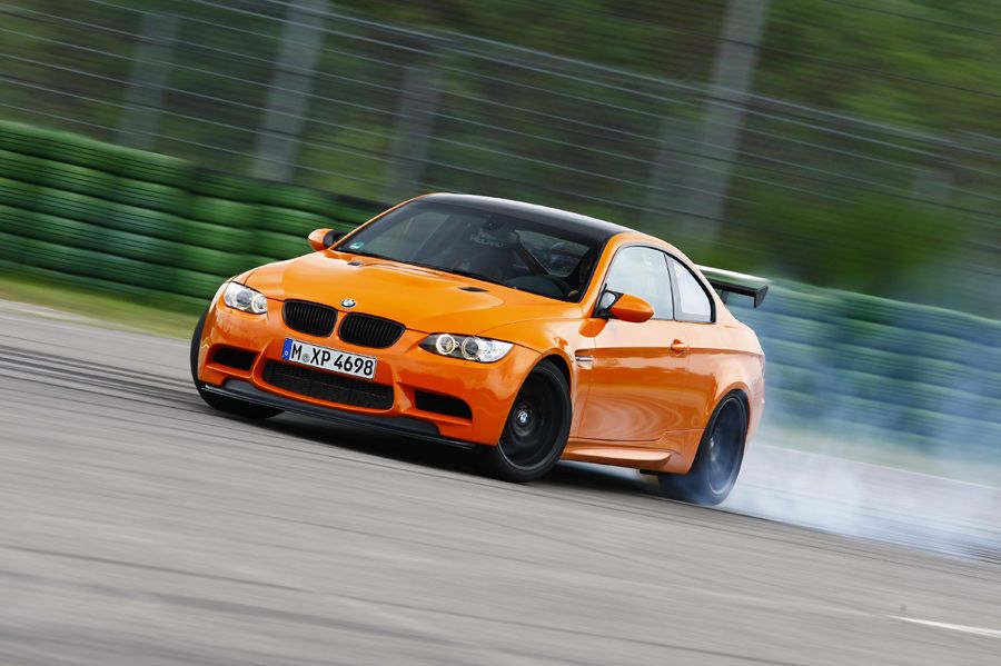 BMW M3 GTS w kobiecych rękach