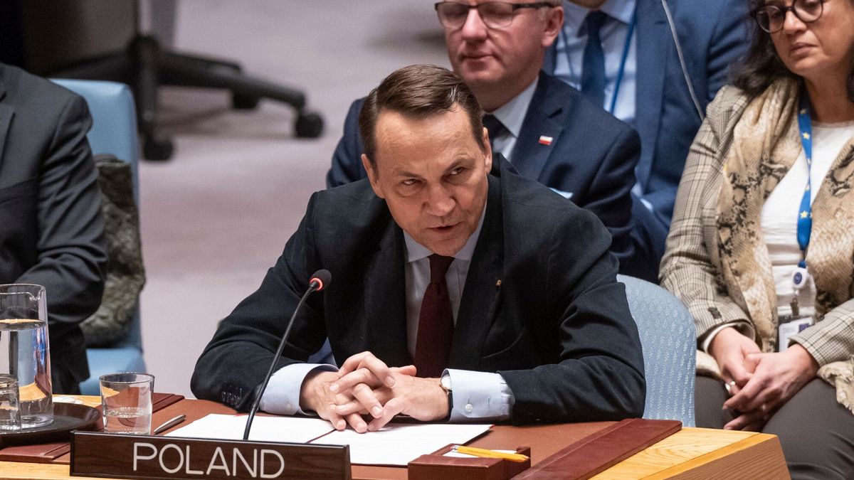 Sikorski do Ławrowa. "Siergiej, powiedz swojemu szefowi: Już wystarczy"