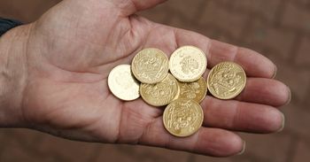 Nowe dziesięciozłotówki i moneta o nominale 500 złotych wchodzą do obiegu