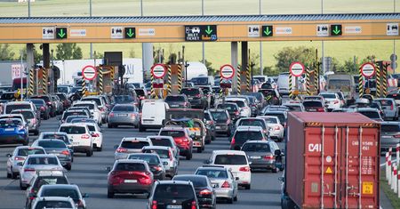 Wypadek na autostradzie A1. Zderzyły się ciężarówki. Wyciekł ciekły azot