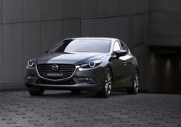 Odświeżona Mazda 3 wjeżdża do polskich salonów