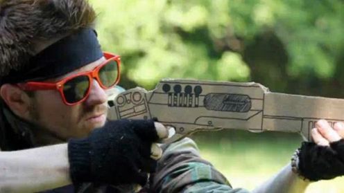 Trzy i pół minuty tekturowej naparzanki [wideo] 1