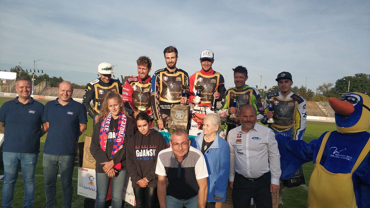 WP SportoweFakty / Michał Gałęzewski / Na zdjęciu: podium II memoriału Henryka Żyto
