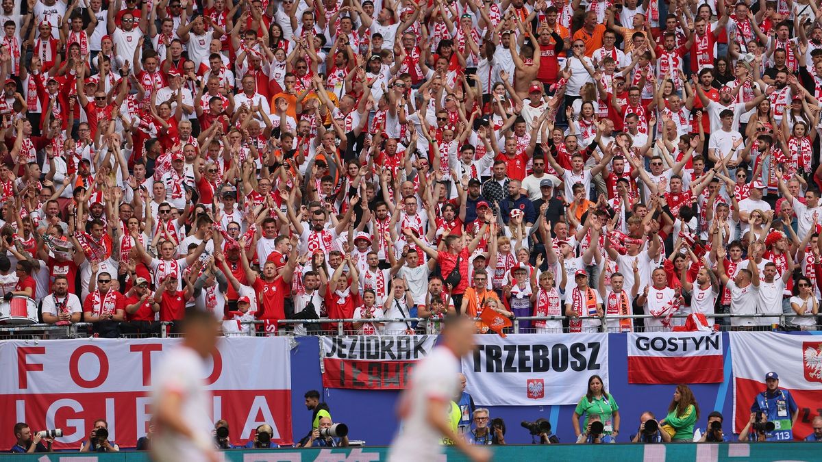 PAP / Leszek Szymański / Na zdjęciu: Kibice reprezentacji Polski.