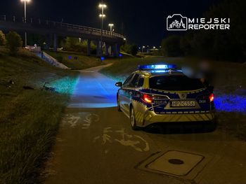 Warszawa: Zderzenie czołowe rowerzystów na drodze dla rowerów. Sprawcą 17-latek. Dwie osoby ranne
