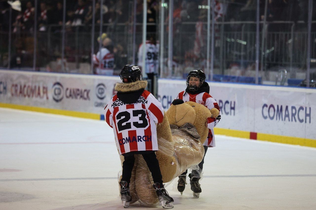 Setki pluszaków na lodzie. Ta akcja już wkrótce na Cracovii