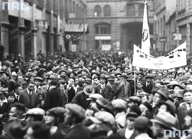 Еврейские демонстрации против запрета на поездки в Палестину по улице Налевки в Варшаве.  11 июня 1930 г.