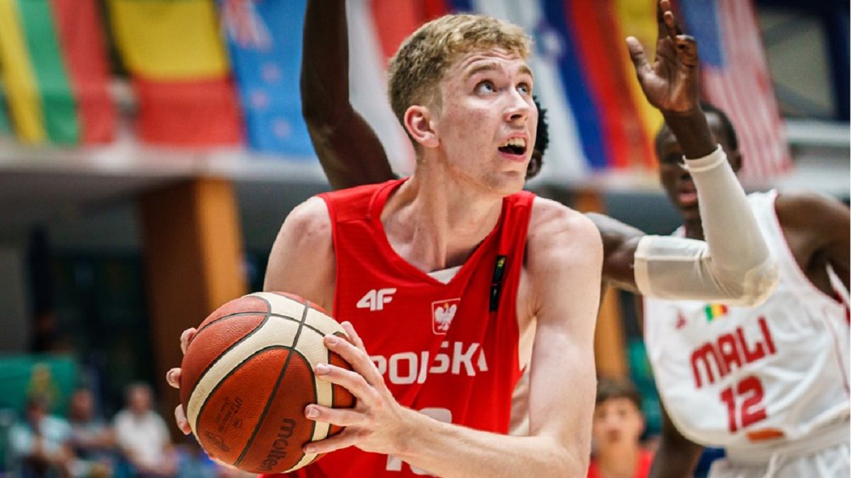 Materiały prasowe / FIBA / Na zdjęciu: Szymon Nowicki