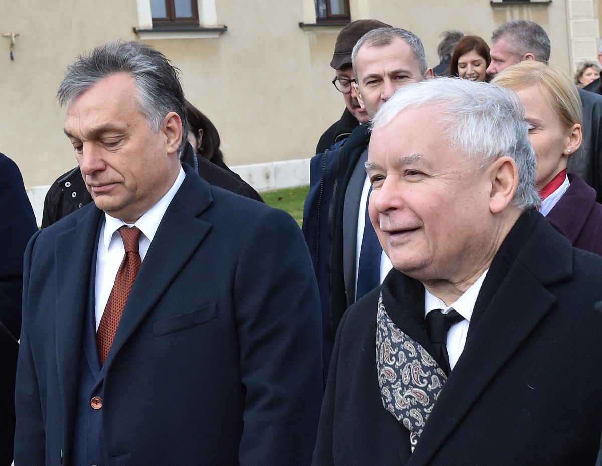 Kaczyński odsłoni pomnik smoleński w Budapeszcie. Został wybudowany za pieniądze partii Orbana