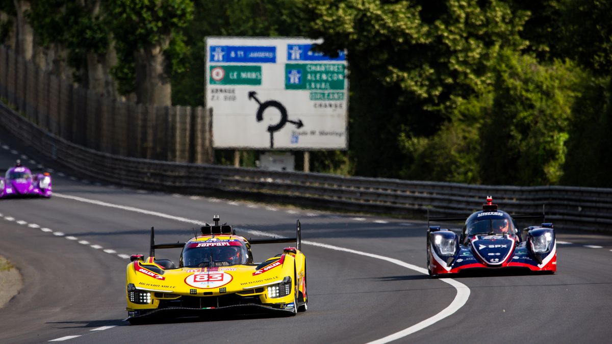 Materiały prasowe / Julien Delfosse / DPPI / Na zdjęciu: Robert Kubica w samochodzie z numerem 83