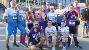 Aż 900 biegaczy wystartowało w I Maratonie Zagłębiowskim. Tłum biegaczy na ulicach Sosnowca i Dąbrowy Górniczej