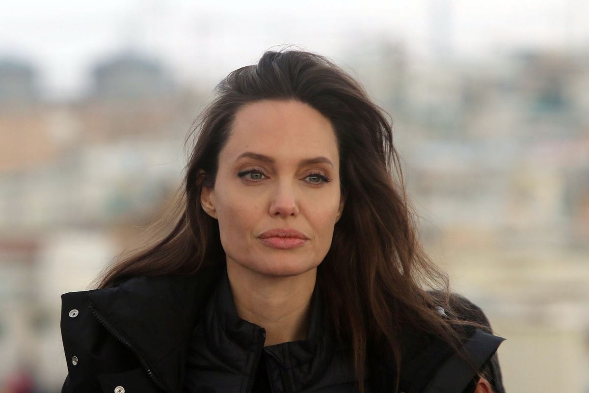 Angelia Jolie nie chciała zostać żoną Brada Pitta. To on nalegał