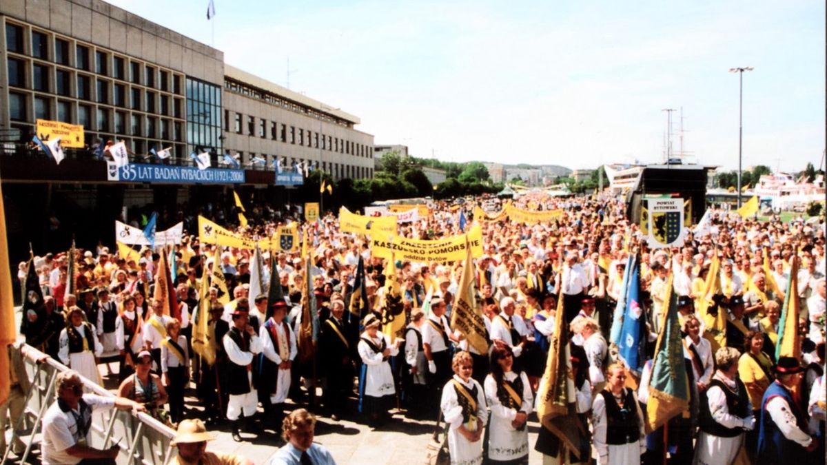Na zjazd z 2006 roku w Gdyni  przybyło około 12 tysięcy Kaszubów
