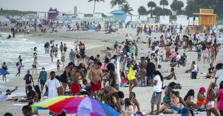Floryda przeżywa oblężenie. Policja zatrzymała setki imprezowiczów w Miami Beach