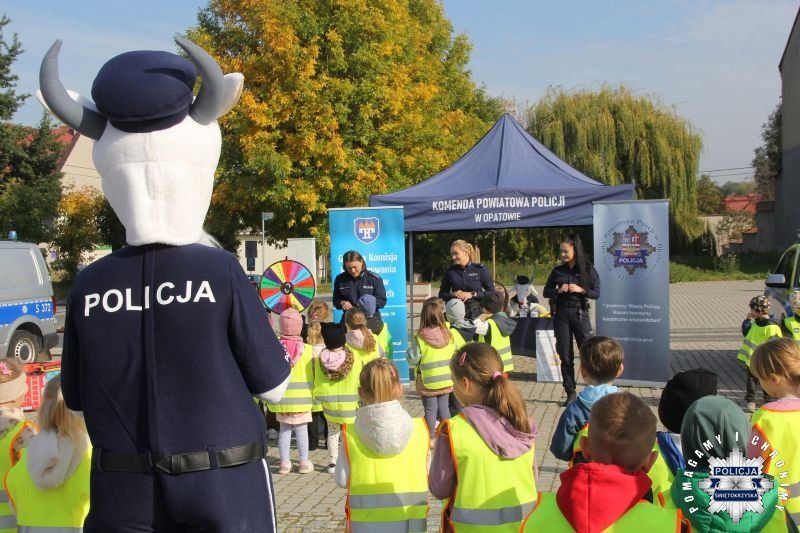 Świeć Przykładem – noś odblaski. Policjanci na opatowskim rynku