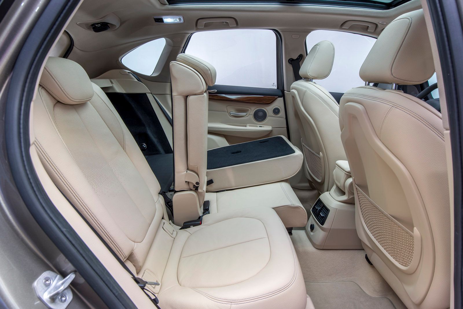 BMW przedstawiło 290 zdjęć z serią 2 Active Tourer [galeria] 60